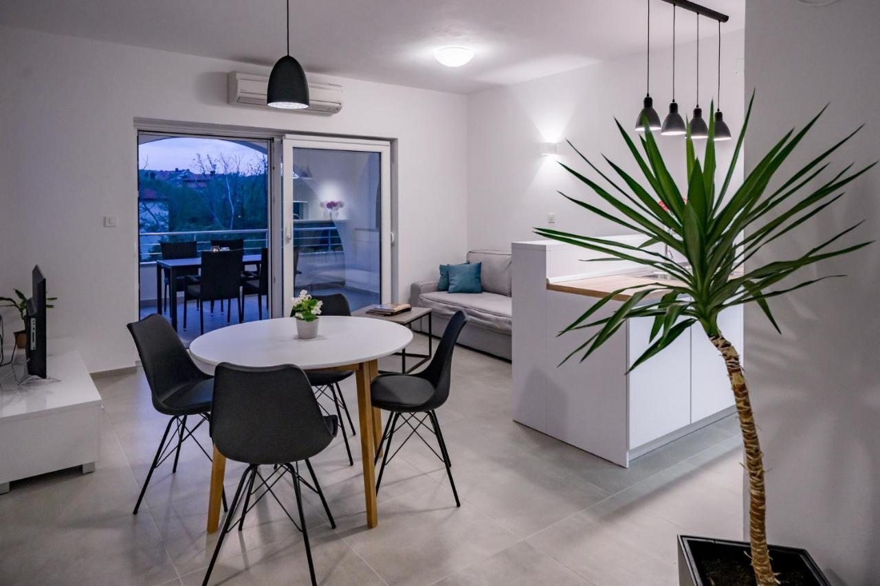 לופאר Apartmani Villa Zora מראה חיצוני תמונה