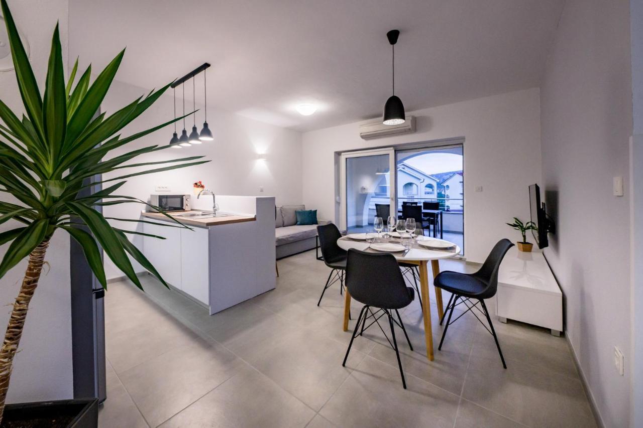 לופאר Apartmani Villa Zora מראה חיצוני תמונה