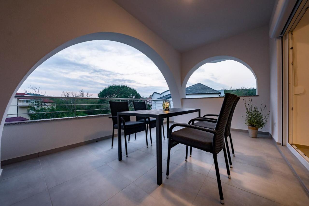 לופאר Apartmani Villa Zora מראה חיצוני תמונה