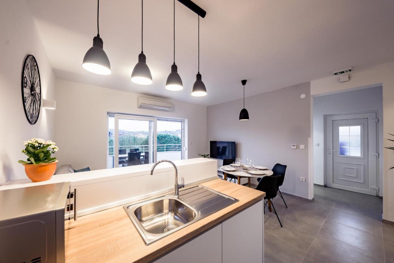 לופאר Apartmani Villa Zora מראה חיצוני תמונה