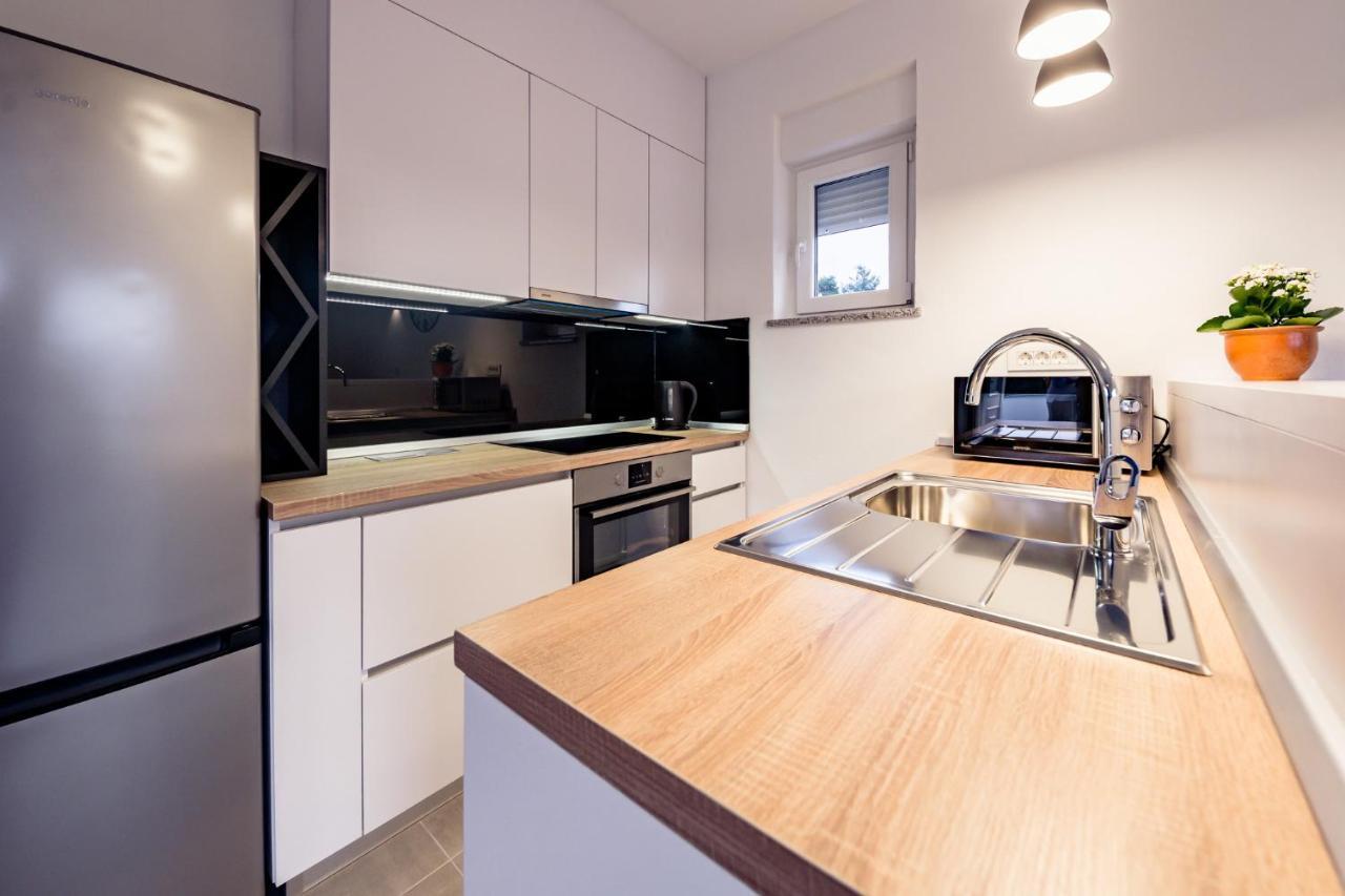 לופאר Apartmani Villa Zora מראה חיצוני תמונה